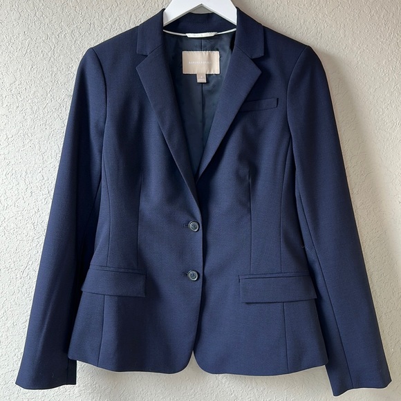 Banana Republic Jackets & Blazers - Banana Republic Wool Blend Navy Blue Blazer Size 6
